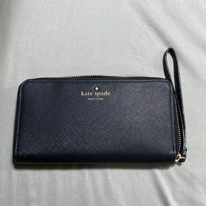 Kate spade wristlet wallet